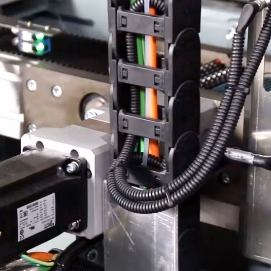 Machine d'assemblage automatique de ressorts ensachés pour matelas (LR